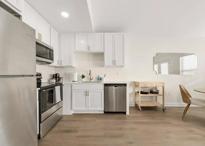 Canal Inn-king-cajun Luxury-near Downtown-chic *