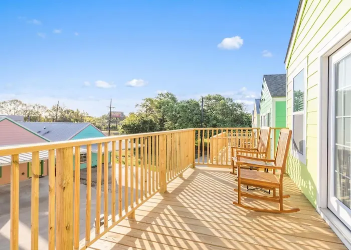 Canal Inn-king-cajun Luxury-near Downtown-chic *
