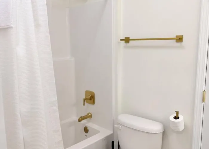 Canal Inn-king-cajun Luxury-near Downtown-chic *